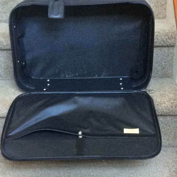 Piece of jaguar luggage - Picture 4 of 8